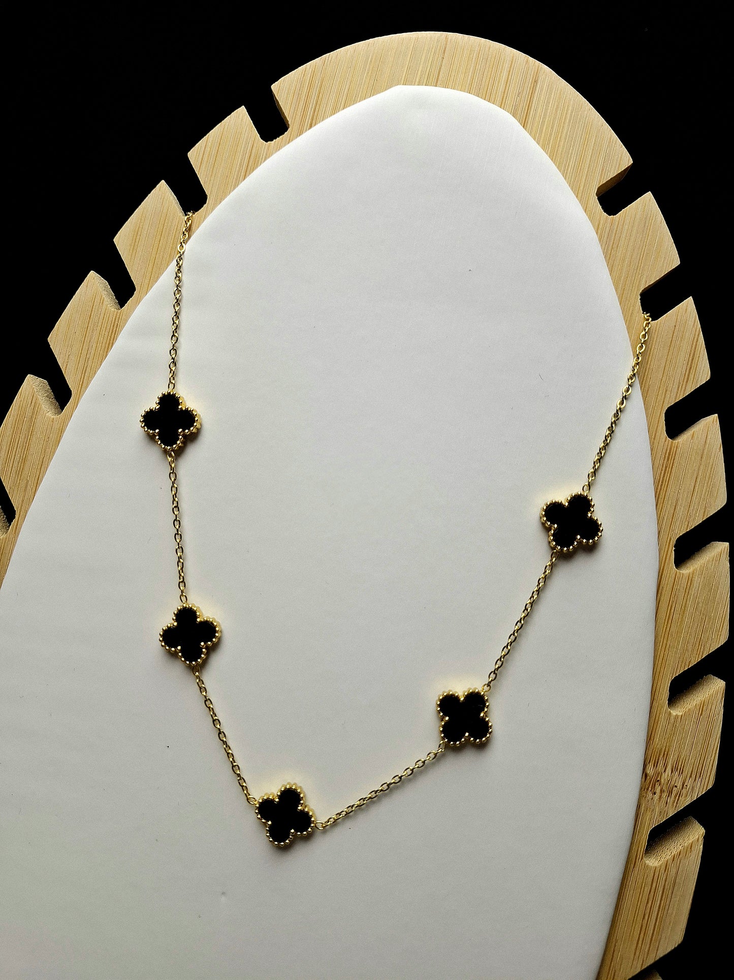 COLLAR TREBOLES NEGRO