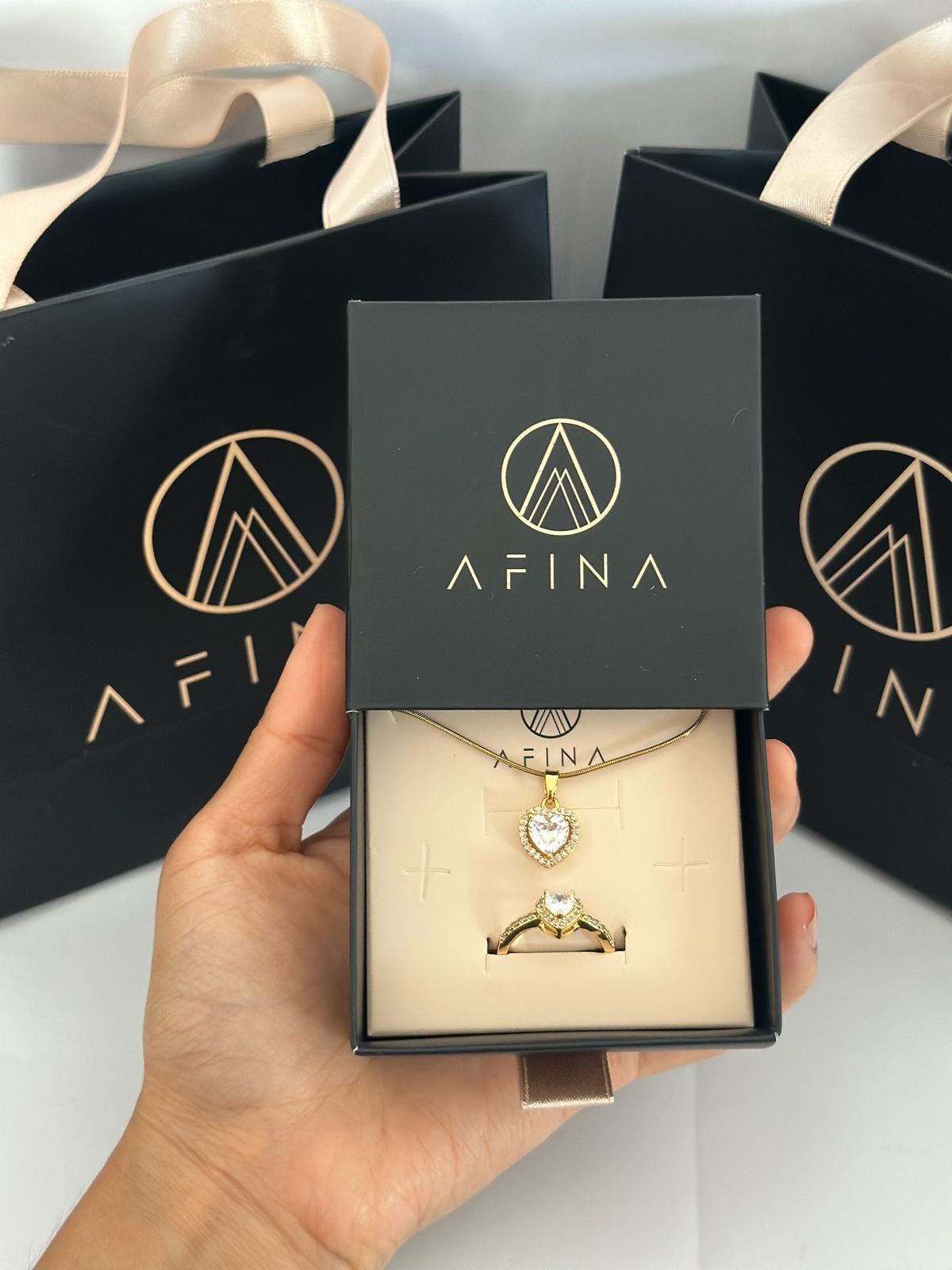 SET AMOR ETERNO: COLLAR + ANILLO CORAZÓN