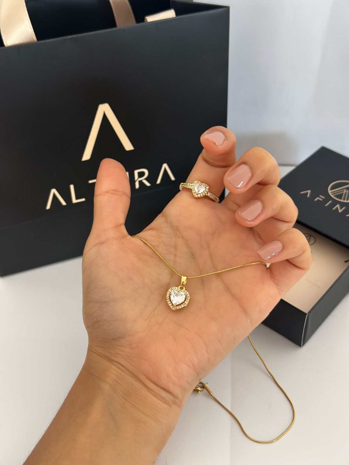 SET AMOR ETERNO: COLLAR + ANILLO CORAZÓN