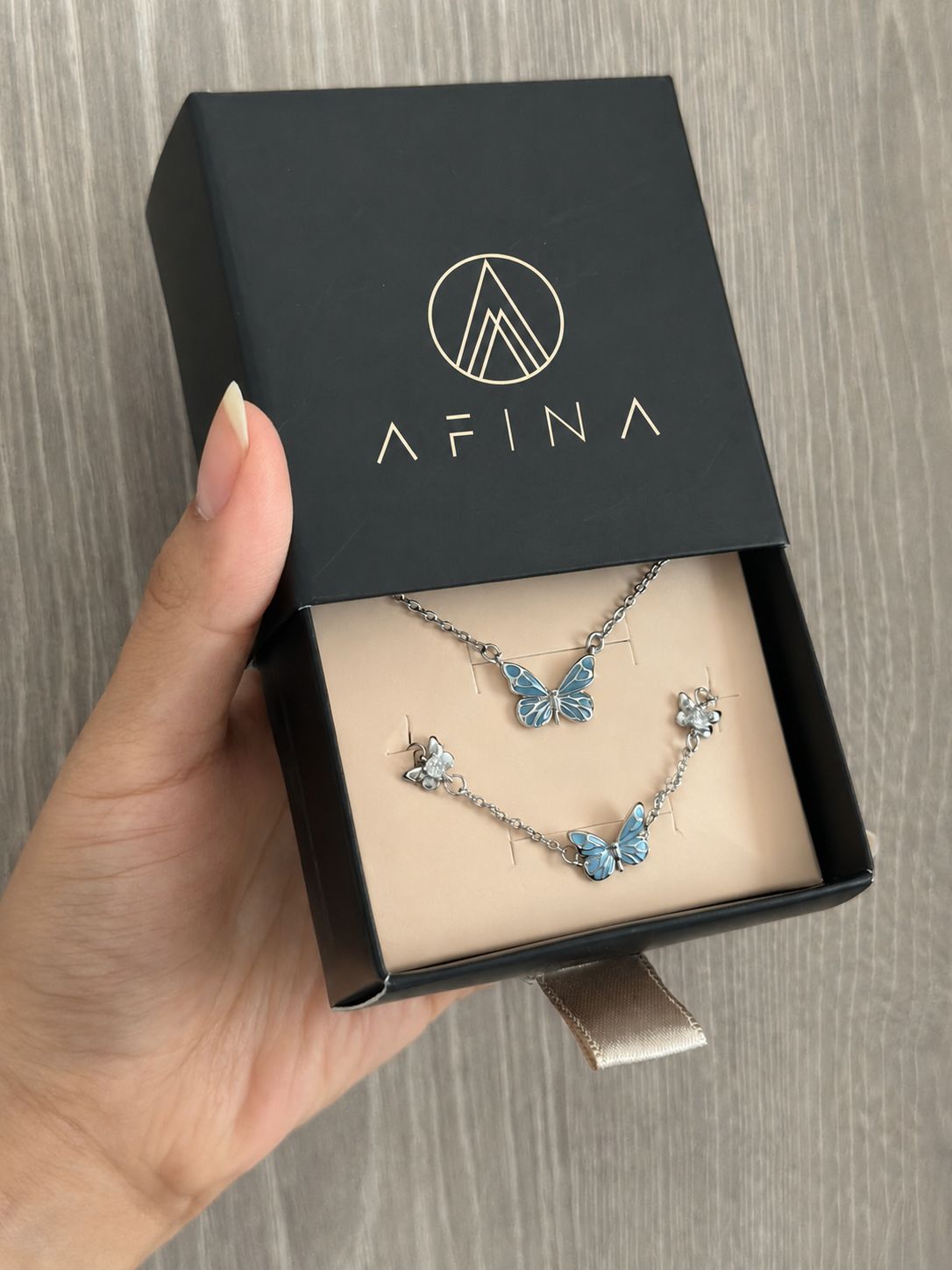 SET MARIPOSA LUMINOSA: COLLAR + PULSERA
